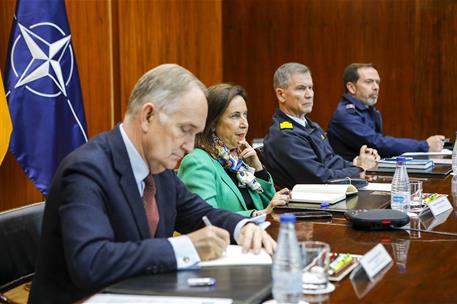 La ministra de Defensa, Margarita Robles, durante su intervención por videoconferencia en la reunión del Grupo de Contacto para 