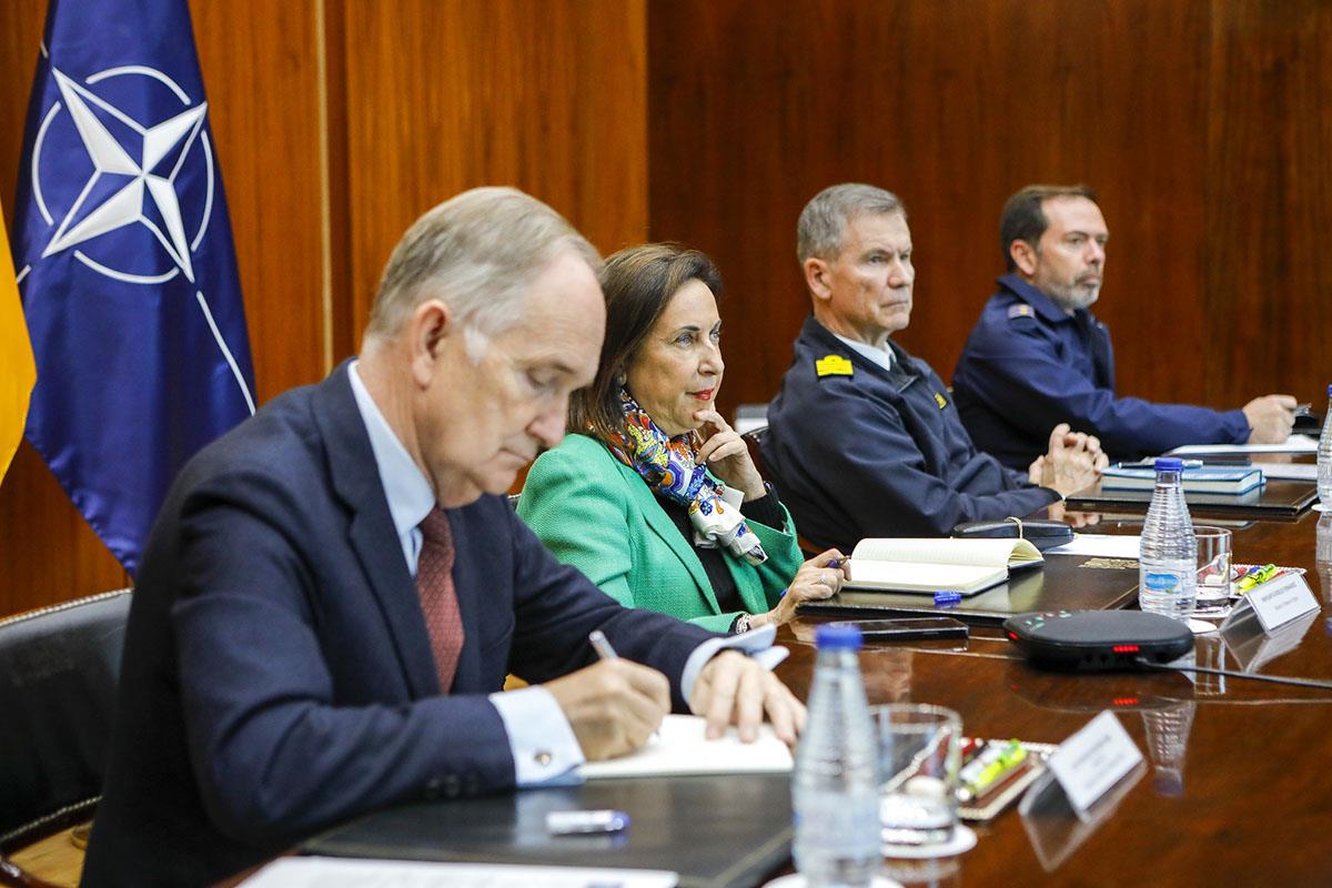 La ministra de Defensa, Margarita Robles, durante su intervención por videoconferencia en la reunión del Grupo de Contacto para 