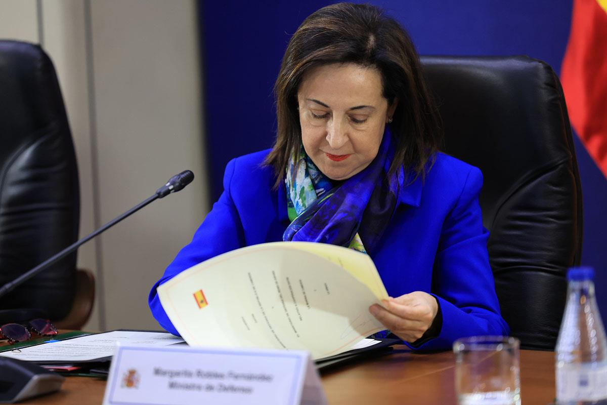 La ministra de Defensa, Margarita Robles, durante la firma del acuerdo de cooperación.
