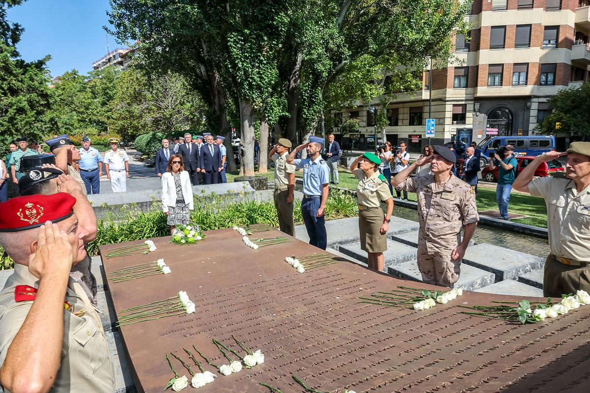 La ministra de Defensa, Margarita Robles durante el homenaje