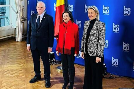 Margarita Robles, junto al alto representante para Asuntos Exteriores y Política de Seguridad de la UE, Josep Borrell
