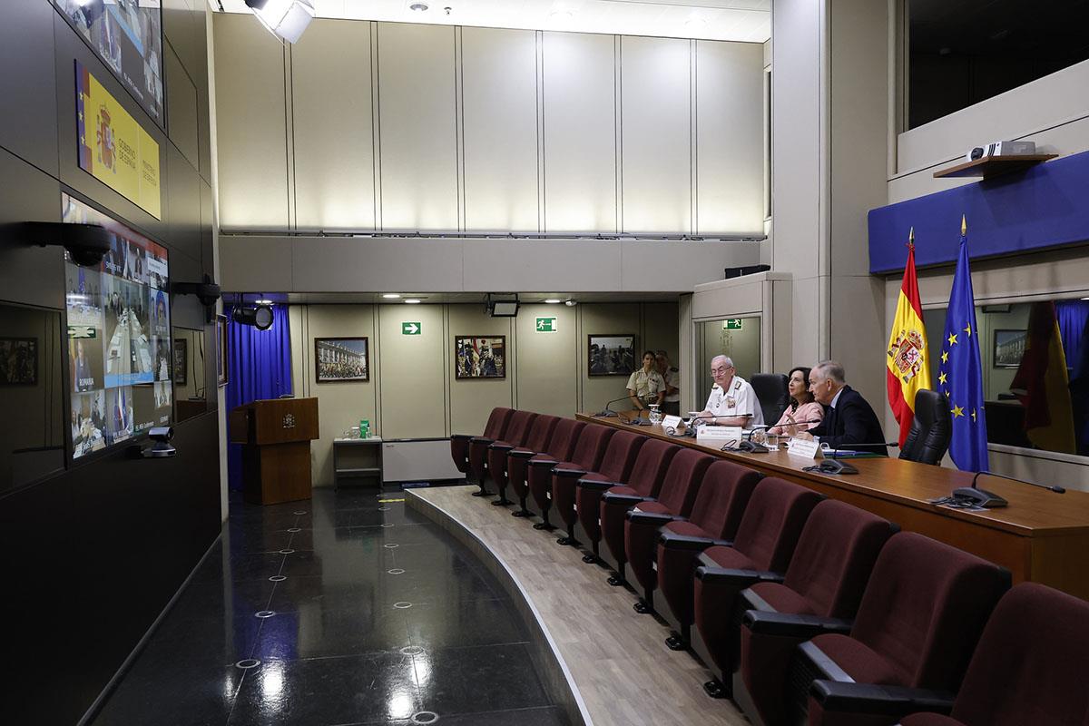 La minsitra de Defensa, Margarita Robles, particpa por videoconferencia en la reunión preparatoria de la Coalición de Voluntario
