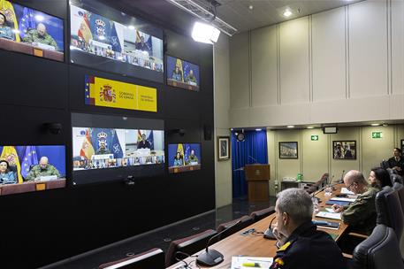 La ministra de Defensa, Margarita Robles, durante la videoconferencia con los contingentes españoles