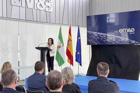 La ministra Robles interviene durante el encuentro con empresas del sector en Córdoba