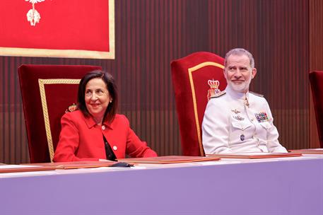 La ministra de Defensa y el rey Felipe VI