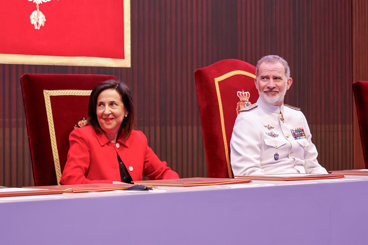La ministra de Defensa y el rey Felipe VI