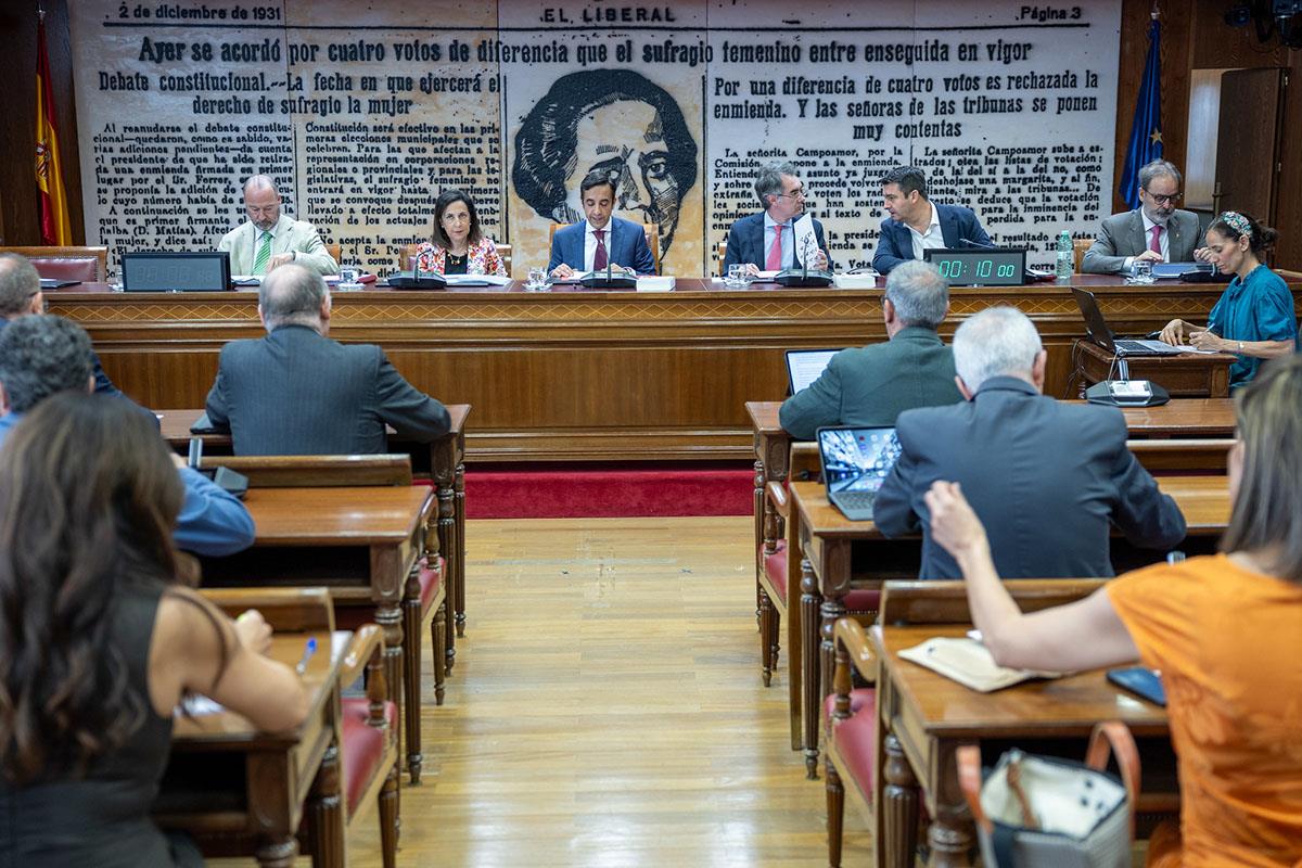 ​La ministra de Defensa, Margarita Robles,​ ante la Comisión de Defensa del Senado. 