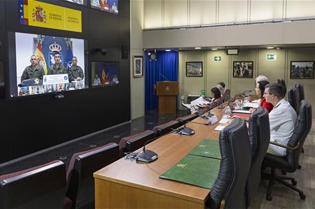 La ministra de Defensa, Margarita Robles, durante la videoconferencia con los contingentes españoles.