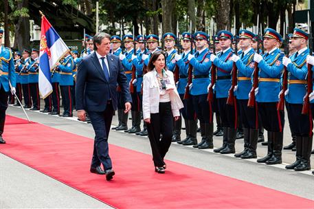 La ministra de Defensa, Margarita Robles, durante su visita a Serbia.