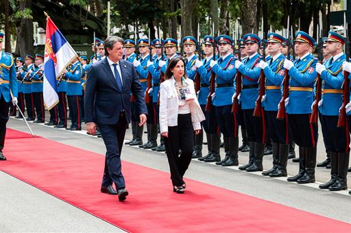 La ministra de Defensa, Margarita Robles, durante su visita a Serbia.
