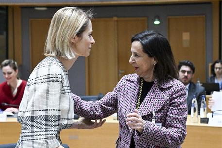 La Alta representante para Asuntos Exteriores y Política de Seguridad, Kaja Kallas, y la ministra de Defensa, Margarita Robles, 