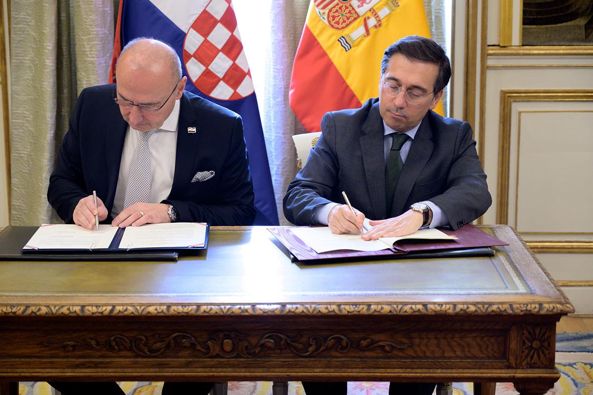 ​El ministro de Asuntos Exteriores, Unión Europea y Cooperación, José Manuel Albares, y su homólogo croata, Gordan Grlić Radman