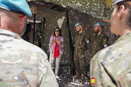 a ministra de Defensa, Margarita Robles, durante la visita a las tropas españolas en la Base Miguel de Cervantes, en Líbano