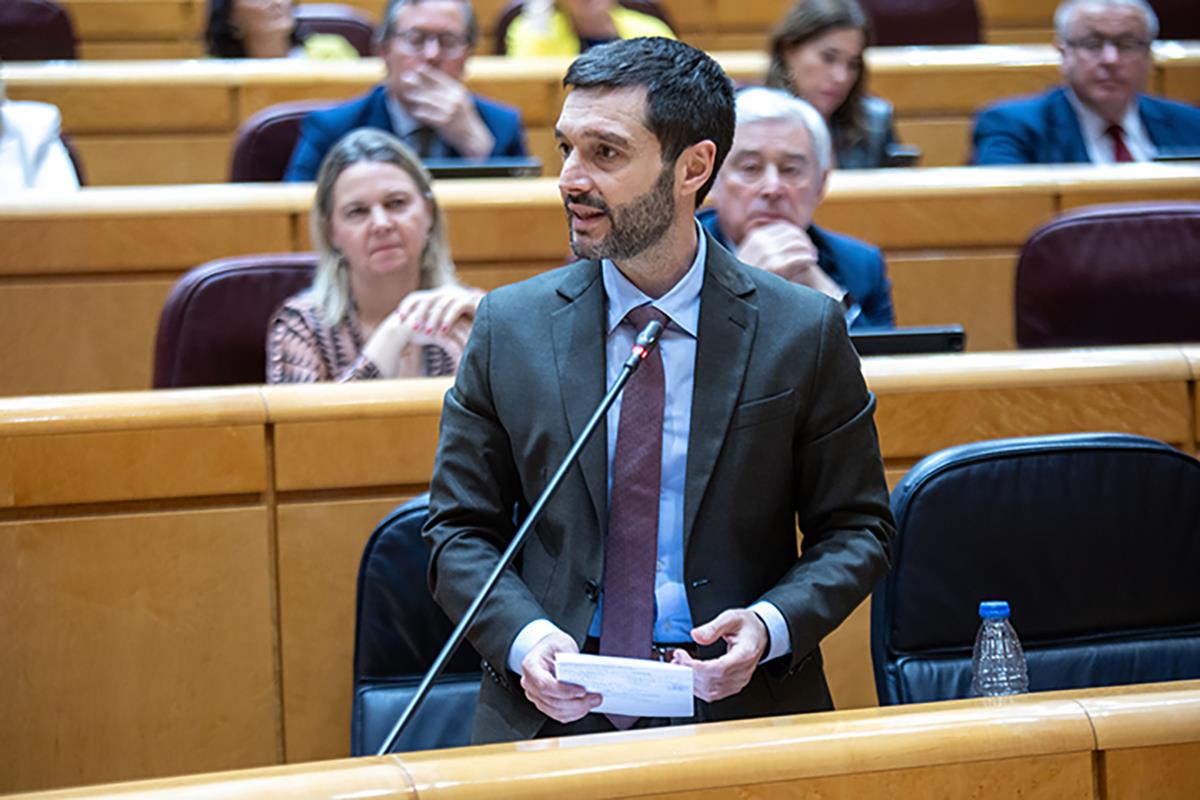 El ministro de Derechos Sociales, Consumo y Agenda 2030, Pablo Bustinduy, durante su comparecencia en el Senado.