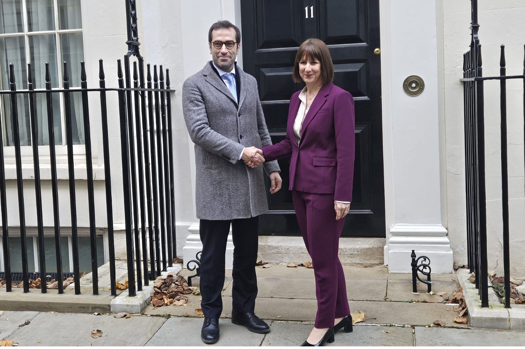 El ministro de Economía, Comercio y Empresa, Carlos Cuerpo, y la Chancellor of the Exchequer, Rachel Reeves.