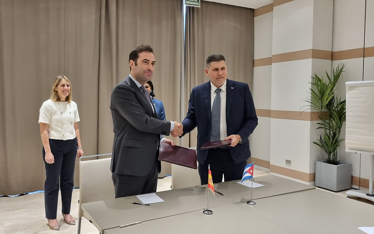 Acto de la firma del Programa de Conversión de Deuda con Cuba.