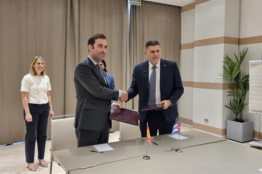 Acto de la firma del Programa de Conversión de Deuda con Cuba.