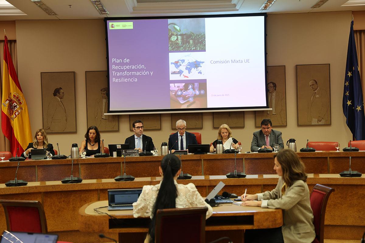 El ministro de Economía, Comercio y Empresa, Carlos Cuerpo, en la Comisión Mixta para la Unión Europea, en el Congreso de los Di