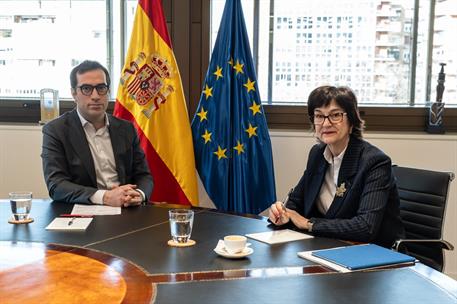 El ministro Carlos Cuerpo y la presidenta de Comisión Nacional de los Mercados y la Competencia (CNMC), Cani Fernández