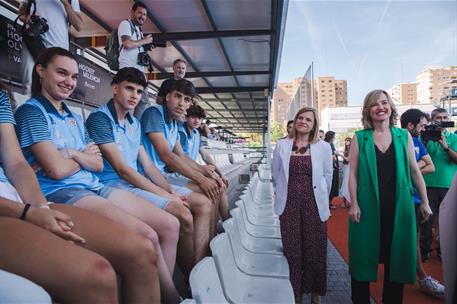 Pilar Alegría visita el Centro Especializado de Alto Rendimiento de Hockey en Valencia.