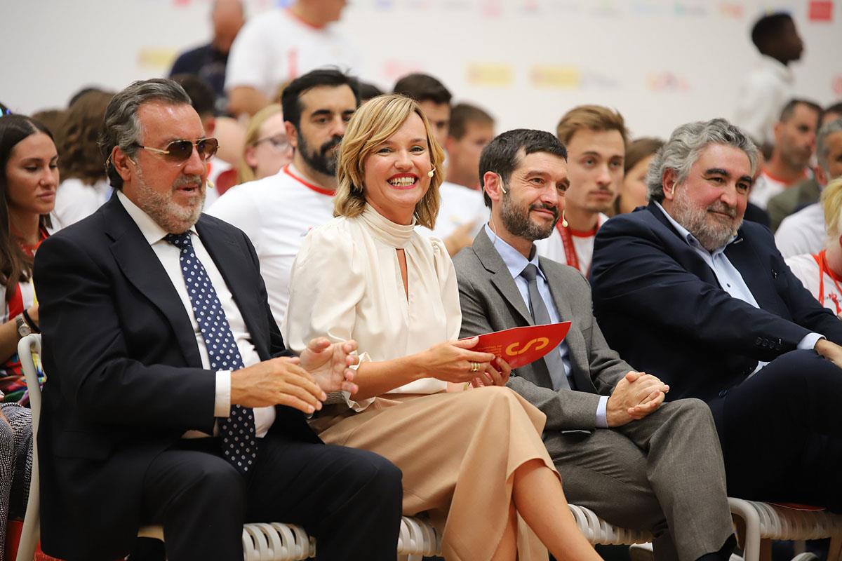10/09/2024. 100924-alegria-bustinduy. El presidente del Comité Paralímpico Español, Miguel Carballeda, los ministros Pilar Alegría y Pablo B...