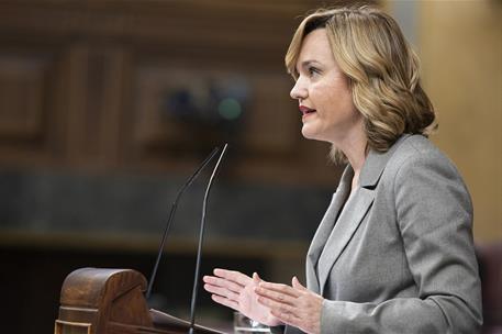 La ministra de Educación, Formación Profesional y Deportes, Pilar Alegría, durante su intervención en el Congreso