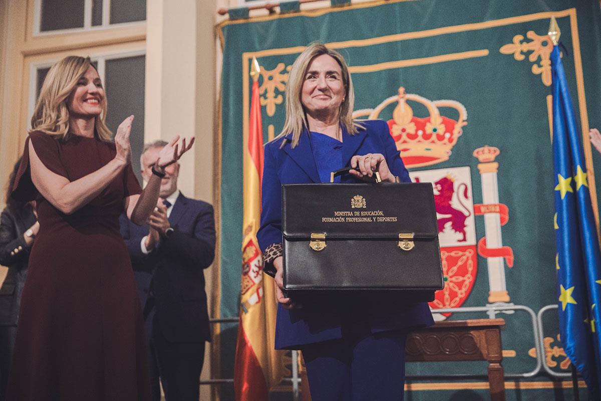 Milagros Tolón recibe la cartera de ministra de Educación, Formación Profesional y Deportes de la mano de Pilar Alegría