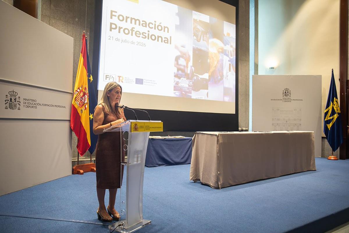 La ministra Milagros Tolón, interviene en el acto de firma con 35 empresas la creación de cinco hubs de Formación Profesional.