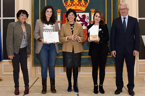 Isabel Celaá junto a los premiados