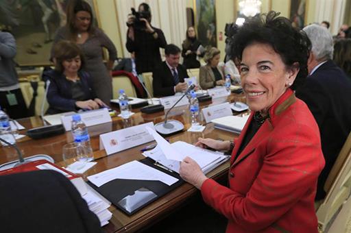 Isabel Celaá durante la reunión