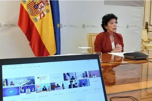 La ministra Isabel Celaá durante la reunión celebrada por videoconferencia