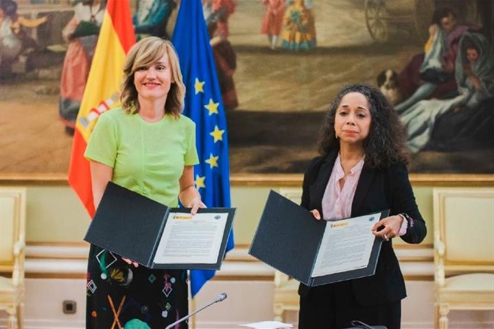 La ministra Pilar Alegría y la embajadora de Estados Unidos en España, Julissa Reynoso