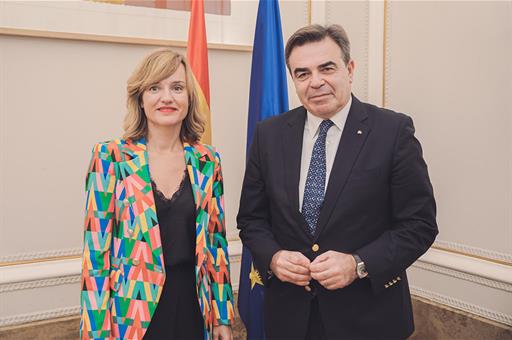 21/10/2022. Pilar Alegría se reúne con el vicepresidente de la Comisión Europea, Margaritis Schinas. La ministra de Educación y Formación Pr...