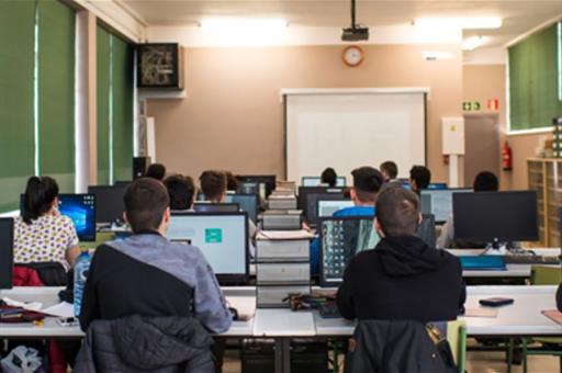 Alumnos en un aula escolar