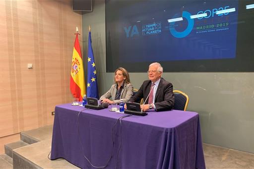 Josep Borrell y Teresa Ribera durante la presentación de la campaña 