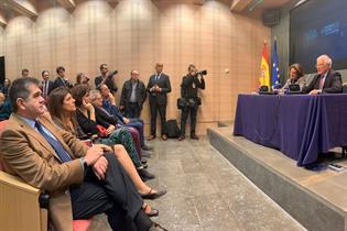 Teresa Ribera y Josep Borrell durante la presentación de la campaña