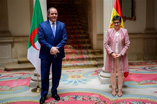 La ministra de Asuntos Exteriores, Arancha González-Laya y su homólog argelino, Sabri Boukadoum