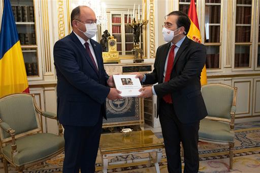 El ministro de Asuntos Exteriores, Unión Europea y Cooperación, José Manuel Albares, se ha reunido con su homólogo rumano