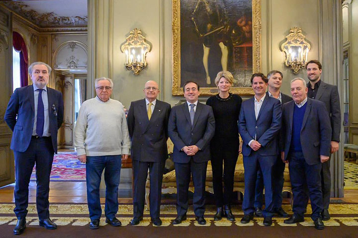 Imagen del artículo Albares se reúne en París con los importadores de productos alimentarios y hortofrutícolas españoles