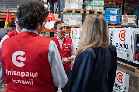 El ministro de Asuntos Exteriores, Unión Europea y Cooperación, José Manuel Albares, en el acto de entrega de los generadores