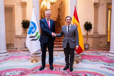26/11/2025. José Manuel Albares meets the Secretary General of the OECD during his trip to Spain to present the 2025 report. The Minister fo...