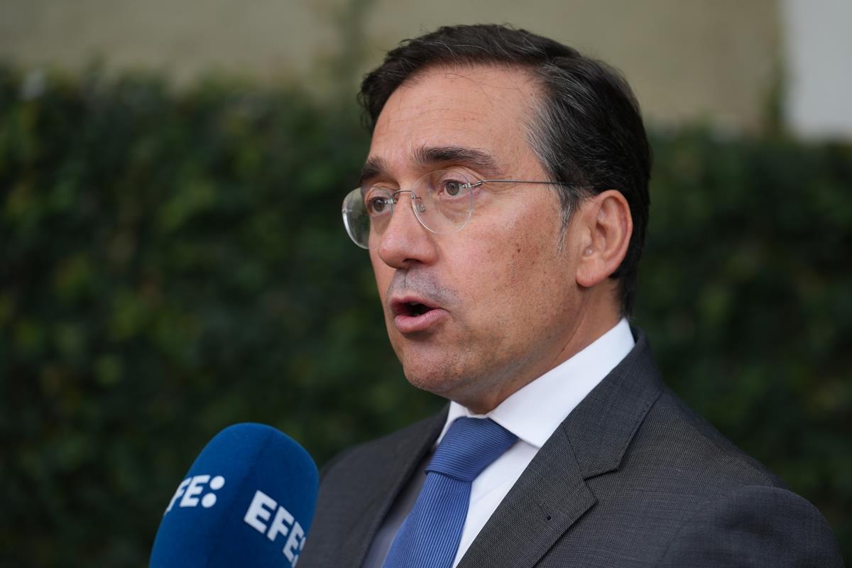 Albares asiste a la toma de posesión del nuevo presidente de Colombia