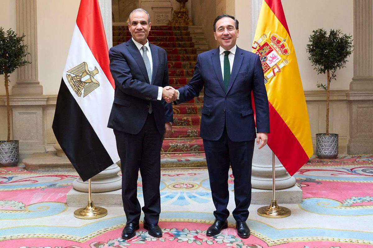 El ministro de Asuntos Exteriores, Unión Europea y Cooperación, José Manuel Albares junto a su homólogo egipcio. 