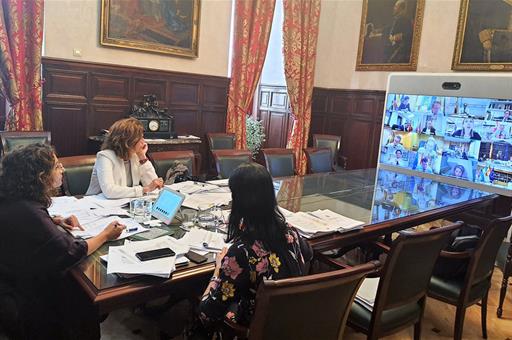 La ministra de Hacienda preside la reunión por videoconferencia con los consejeros de Hacienda con las comunidades autónomas