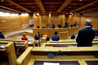 Minuto de silencio en el Senado por las víctimas del COVID-19