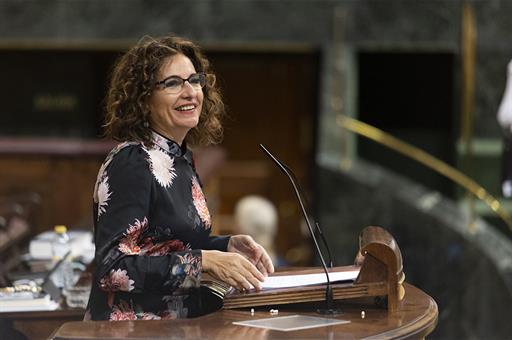 La ministra de Hacienda y Función Pública, María Jesús Montero, en la tribuna del Congreso