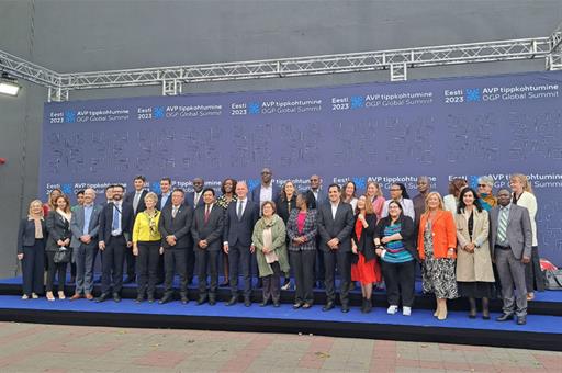 Foto de familia de la VIII Conferencia Global de la Alianza para el Gobierno Abierto.