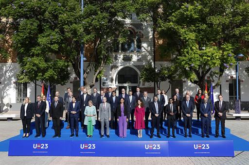 Foto de familia de la Reunión Informal de Ministros, celebrada en Murcia