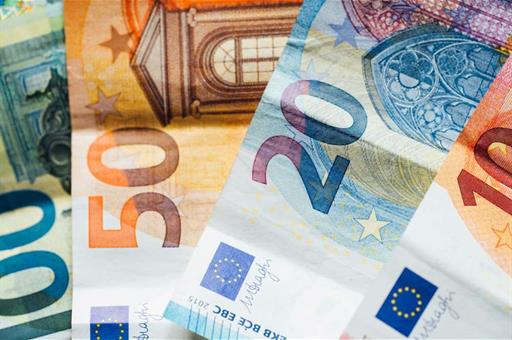 Diferentes billetes del euro