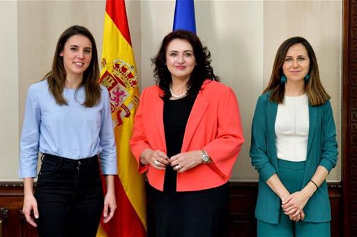 Las ministras Irene Montero y Ione Belarra con la comisaria europea de Igualdad, Helena Dalli